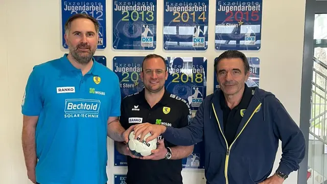 Die Verantwortlichen der Junglöwen, links Tobias Scholtes und rechts Rolf Bechtold, mit dem künftigen U23-Coach Daniel Wernig | Foto: RNL