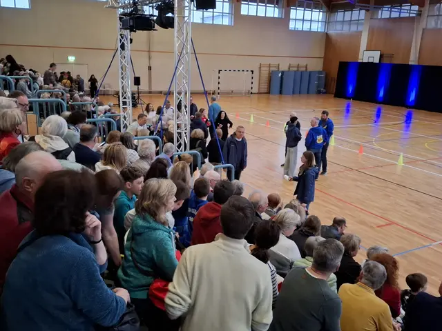Die Ränge füllten sich rasch | Foto: Brigitte Melder