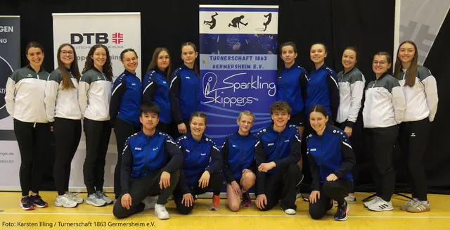 hintere Reihe vlnr: Ronja Höfers, Diana Brauer, Emilia Messerschmidt, Liv Grete Schupp, Emely Prel, Stefanie Nering, Lilly Ehmer, Milena Riester, Bianca Illing, Fabienne Metzger und Christina Khramtsov   ---   vordere Reihe vlnr: David Nighem, Simone Illing, Lea-Sophie Rau, Lasse Trauth und Sarah Höfers | Foto: Karsten Illing