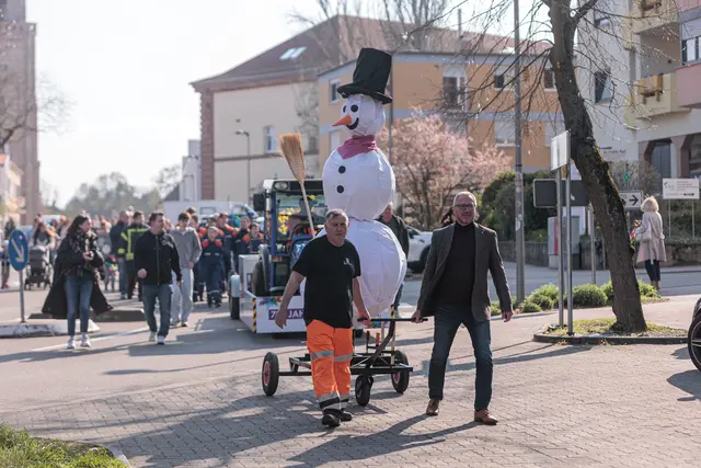 Der traditionelle Sommertagsumzug in Germersheim | Foto: Paul Needham