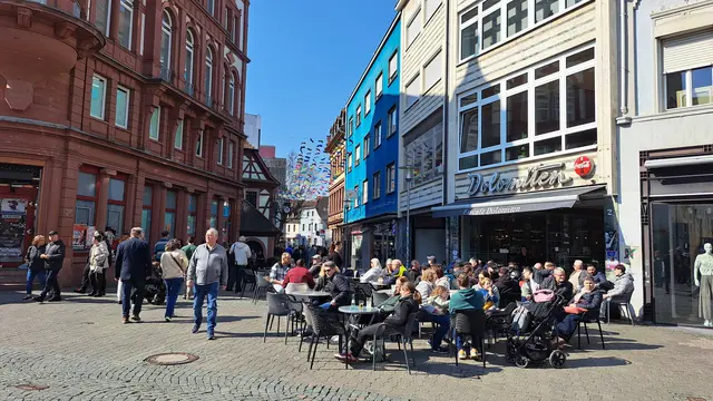 Sonnenplätze der Freisitze waren begehrt | Foto: Monika Klein