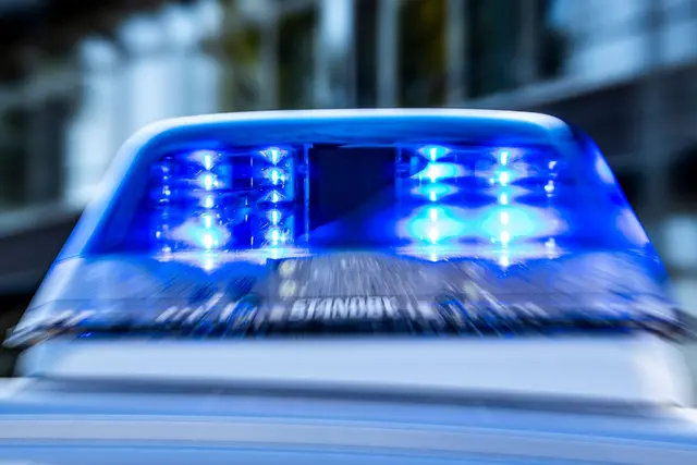 Die Polizei hat in Bondorf einen sturzbetrunkenen Lastwagenfahrer aus dem Verkehr gezogen. | Foto: dpa