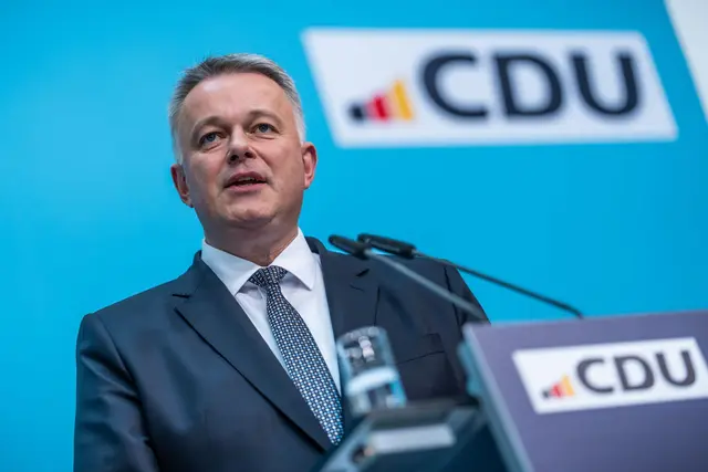 Schnieder hat auch bei seinem Auftritt in Berlin mit Kanzler Merz harsche Töne in Richtung SPD vermieden.  | Foto: dpa