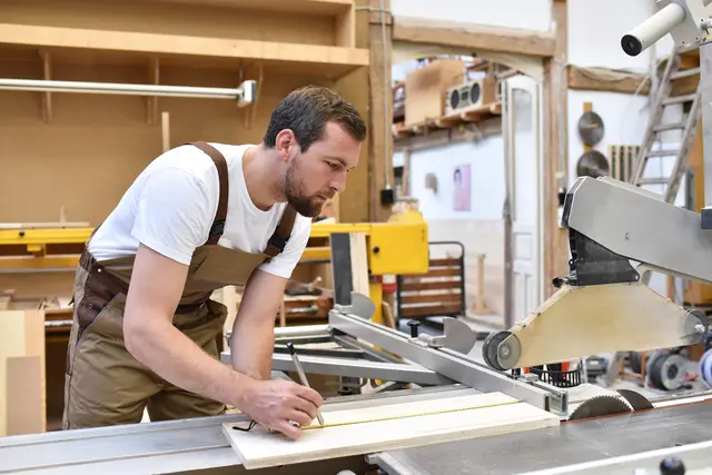 Fachkräftemangel, Bildung, Wirtschaft: Das Handwerk sieht dringenden Handlungsbedarf | Foto: industrieblick/stock.adobe.com