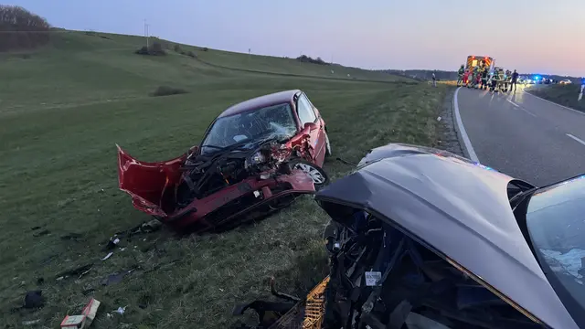 Am frühen Sonntagabend wurde die Feuerwehr zu einem schweren Verkehrsunfall alarmiert | Foto: Feuerwehr VG Otterbach-Otterberg