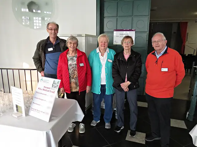 Die ehrenamtlichen Helferinnen und Helfer standen bereit | Foto: Brigitte Melder