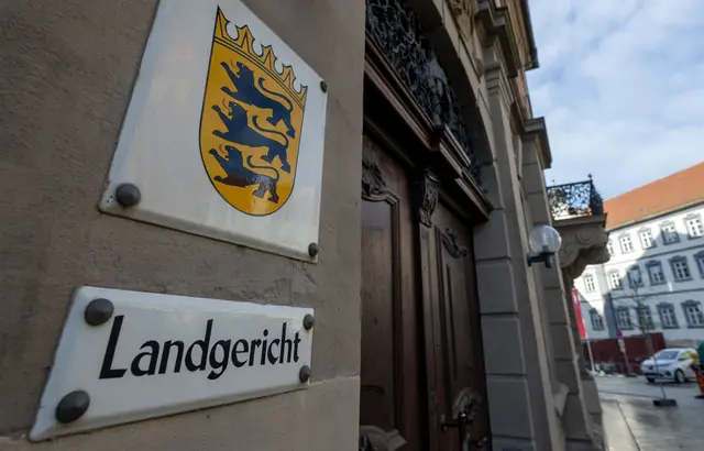 Angeklagt ist der Mann wegen versuchten Totschlags. (Symbolbild)  | Foto: dpa