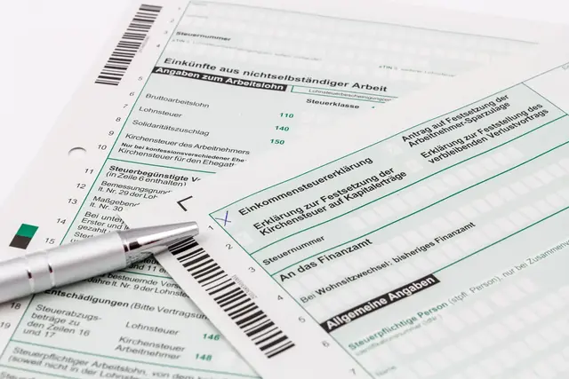 Wenn der Erinnerungsbrief vom Finanzamt ausbleibt, müssen Steuervorauszahlungen in Bayern selbst termingerecht eingeplant werden, um Säumniszuschläge zu vermeiden. | Foto: johannes86/stock.adobe.com