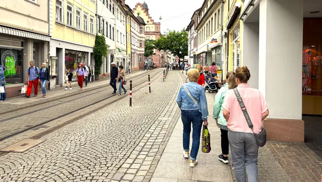 Durlach verkaufsoffener Sonntag 2026: Die Geschäfte ziehen die Besucher das ganze Jahr über in den Karlsruher Stadtteil. Besonders viele Gäste strömen aber an Einkaufssonntagen durch die charmanten Straßen. | Foto: Thorsten Kornmann (Archiv)