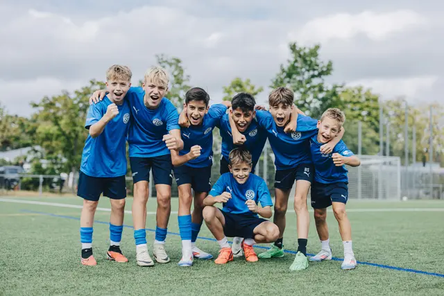 Kinder und Jugendliche profitieren seit 25 Jahren von der Förderung durch Anpfiff ins Leben – sportlich, schulisch und persönlich. | Foto: Simon Hofmann