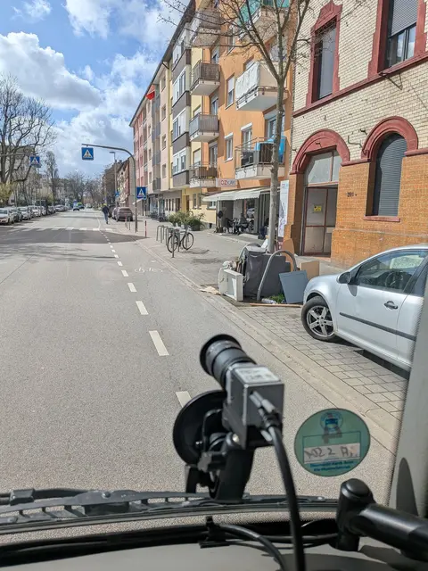 Müllautos mit Kamera sollen den Dreck in Mannheim künftig digital erfassen.  | Foto: dpa