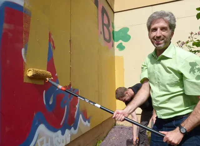 Tübingens Oberbürgermeister Palmer will härtere Strafen für Graffiti und Wildpinkler. (Archivfoto) | Foto: dpa