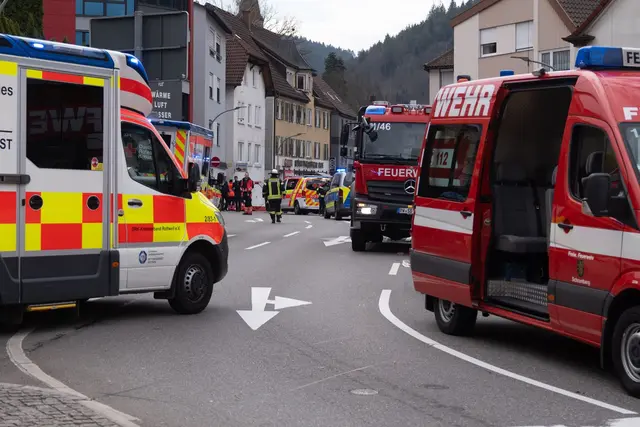 In Schramberg kam es zu einem schweren Unfall mit einem Lastwagen, bei dem eine Mutter und ihr Kind getötet wurden. | Foto: dpa