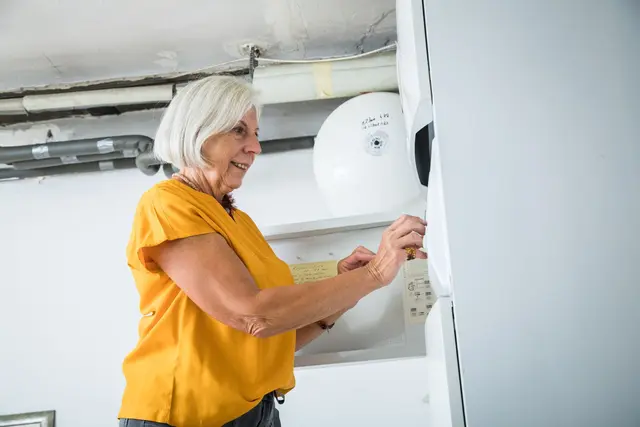 Für optimale Leistung und Energieeinsparung in der Sommerzeit ist die rechtzeitige Anpassung von Heizungsuhren wichtig. (zu dpa: «Sommerzeit: Zeitschaltuhr an der Heizungsanlage umstellen») | Foto: dpa