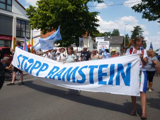 Demonstration 2023 in Ramstein: Von hier aus zog der Protest zur Air Base. Für Juni 2026 ist erneut eine Aktionswoche geplant. | Foto: Arno Edgar Beier