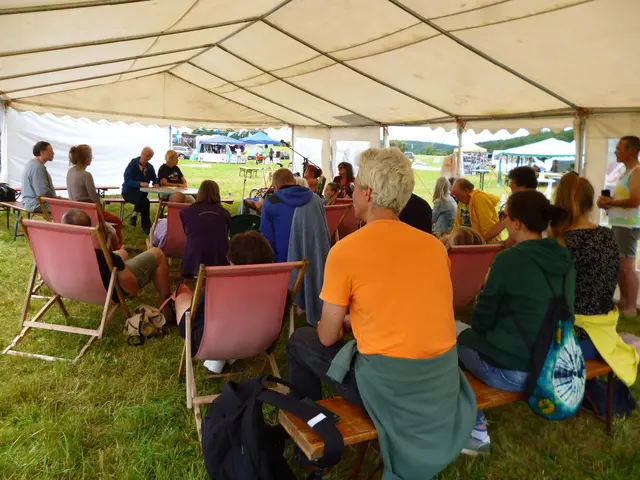 Workshop im Friedenscamp 2023 nahe der Air Base Ramstein. Auch im Juni 2026 sind wieder Diskussionen und Aktionen vorgesehen. | Foto: Arno Edgar Beier