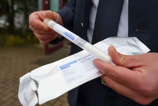 Die Polizei entnimmt freiwillige Speichelproben. (Symbolbild) | Foto: dpa
