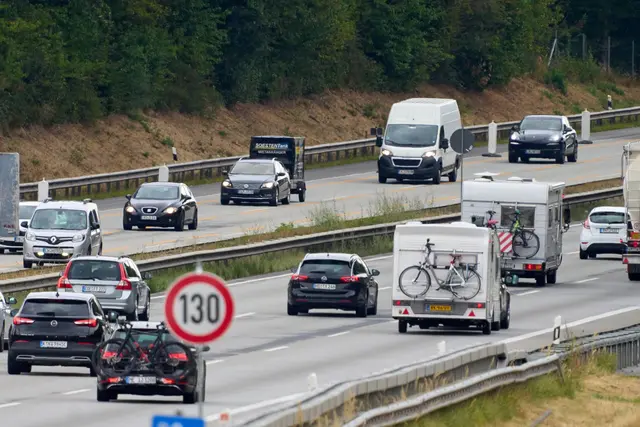 Reisende sollten sich vor der Fahrt über ihre Routen informieren. (Symbolbild) | Foto: dpa