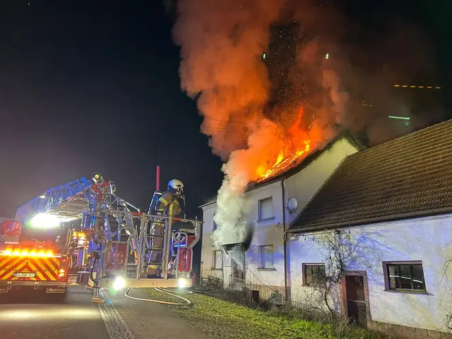 Beim Eintreffen der ersten Einsatzkräfte stand das Erdgeschoss bereits in Vollbrand – die Flammen breiteten sich innerhalb kürzester Zeit weiter aus | Foto: Freiwillige Feuerwehr Weilerbach