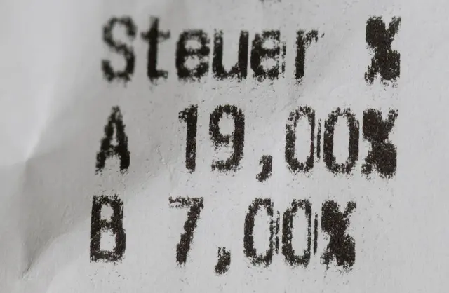 Aktuell liegt die Mehrwertsteuer für die meisten Produkte bei 19 Prozent. (Symbolbild) | Foto: dpa