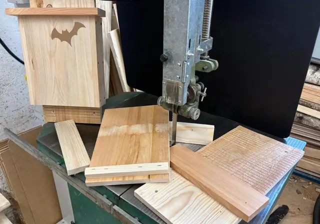 Bei dem Projekt der Rucksackschule kommen Bausätze für Fledermauskästen der Christophorus-Werkstätten zum Einsatz | Foto: Christophorus-Werkstätten