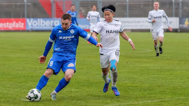 Starker Antritt, eiskalter Abschluss: Luca Eichhorn erzielt nach einem Solo das wichtige 4:2 für den FK Pirmasens. | Foto: Erik Stegner