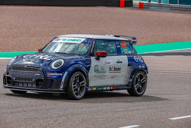 Maxim Felix Dacher wurde Zweiter beim Mini Cooper NXT-Gen-Cup | Foto: Marcel Uhlmann