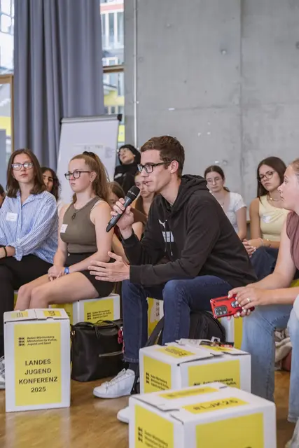 Jugendliche diskutieren mit | Foto: KM BW