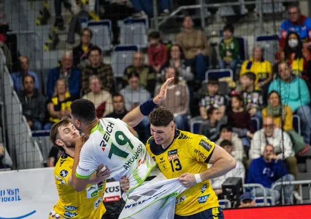 Textilprobe bei Philipp Ahaouansou  | Foto: Wolfgang Neuberth