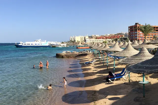 Gute Nachrichten für Ägypten-Urlauber: In beliebten Touristenorten wie Hurghada werden Cafés, Restaurants, Bars und Geschäfte nicht um 21 Uhr schließen. | Foto: dpa