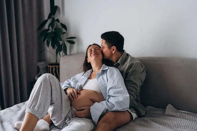 Bald zu dritt, aber vorher noch etwas Spaß zu zweit? Eine Schwangerschaft verändert das Sexleben. | Foto: dpa