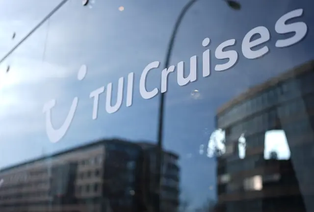 TUI Cruises muss mehrere Kreuzfahrten streichen, weil die Mein Schiff 4 und die Mein Schiff 5 im Persischen Golf festliegen. | Foto: dpa