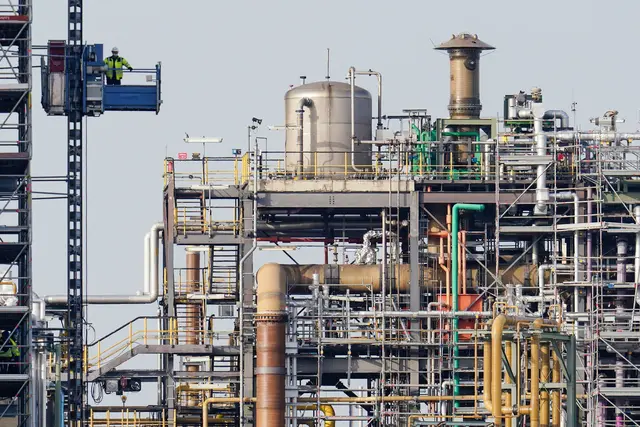 Auch die Chemische Industrie in Rheinland-Pfalz musste ein Minus hinnehmen.  | Foto: dpa
