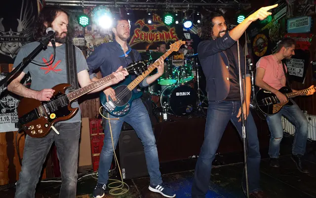 BOYS IN THE ATTIC  | Foto: Peter Schneider