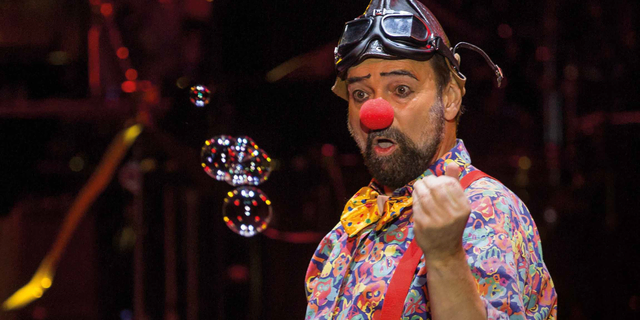 Clown Jöörg:
Initiator, Organisator, Moderator und Clown. Der feinsinnige Unternehmer und Künstler macht den Abend zu einem unvergesslichen Lachspass.
 | Foto: ©Lions Club Karlsruhe Zirkel
