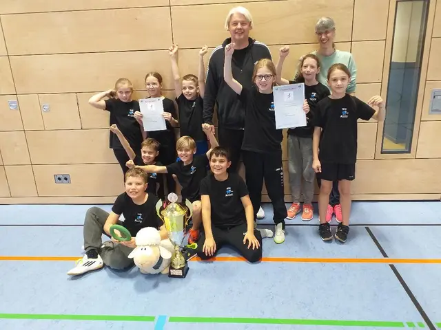 die Sieger aus Hatzenbühl mit Betreuung und Schulleitung | Foto: Paul/frei