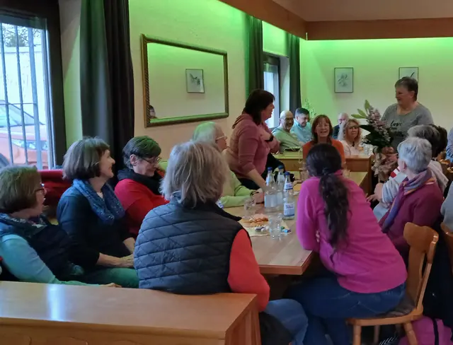 Dank an Anette Theis Abteilungsleiterin
durch ihre Nachfolgerin Susanne Schreiber | Foto: eingestellt: Rudi Eichenlaub