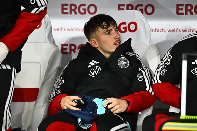Lennart Karl sitzt bei der Nationalmannschaft auf der Ersatzbank.  | Foto: dpa