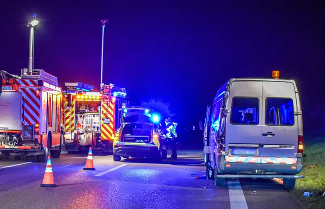 Ein Mann hat auf der A6 Sprit nachfüllen wollen und ist ums Leben gekommen.  | Foto: dpa