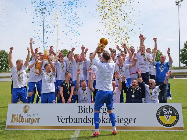 Großer Jubel beim FK Pirmasens nach dem Pokalsieg: Auch 2026 will der FKP wieder den Verbandspokal holen – und sich das Ticket für den DFB-Pokal sichern. | Foto: Erik Stegner