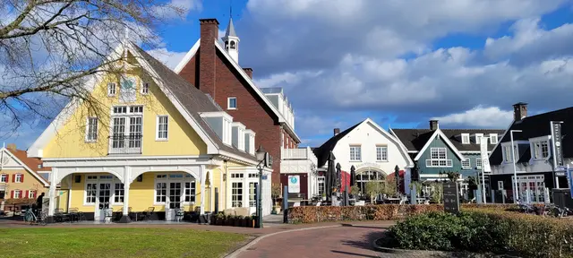 Das kleine Städtchen Huizen ist aus einem alten Fischerdorf entstanden.  | Foto: Volker Widdrat