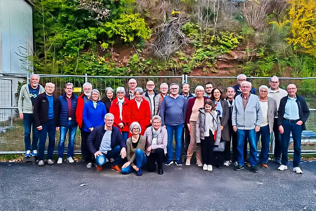 Die  Sportabzeichengruppe trifft sich immer dienstags um  17.30 Uhr auf dem Sportplatz in der Spesbach  | Foto: red