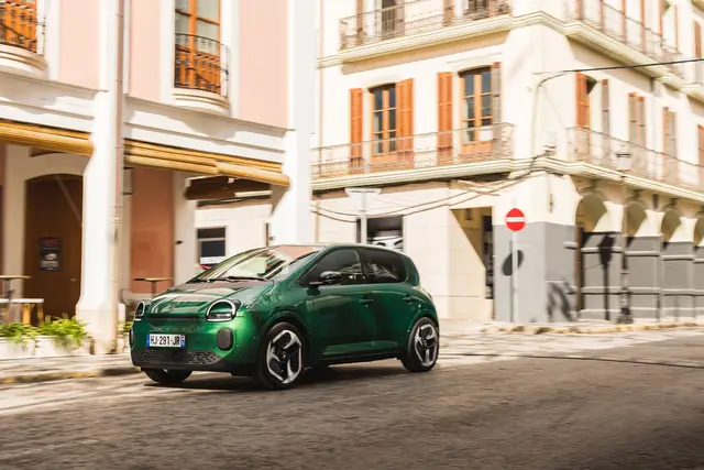 Elektrischer Cityflitzer ab 19.990 Euro: Renault bringt den Twingo als günstiges Elektroauto mit Retrodesign, farbenfrohen Optionen und überraschend viel Platz zurück. | Foto: dpa