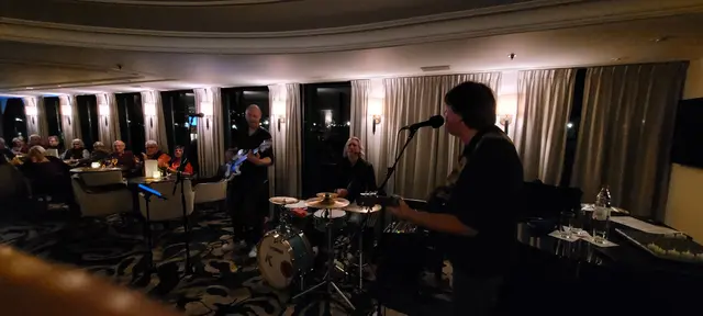 Die "Boys of 69" heizten musikalisch ein. "Smoke on the Water" von Deep Purple fehlte bei der Party nicht. | Foto: Volker Widdrat