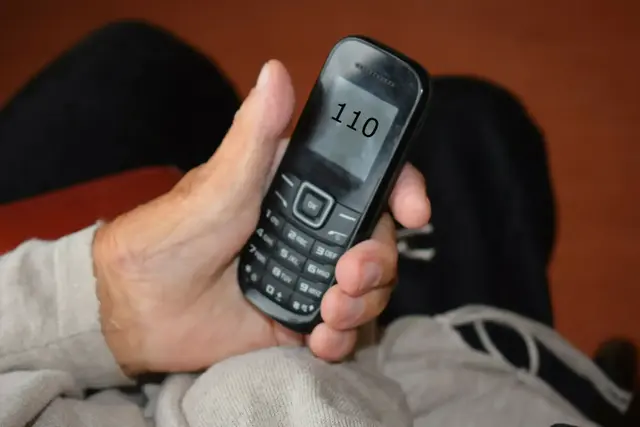 Mit einem Schockanruf brachten Betrüger eine Seniorin dazu, 5.000 Euro zu übergeben. Die Kriminalpolizei sucht nun Zeugen, die den Geldabholer gesehen haben. | Foto: Polizei Rheinland-Pfalz