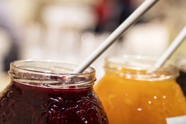 Marmelade für alle: Ab Sommer 2026 dürfen alle Fruchtaufstriche, egal ob aus Erdbeeren, Himbeeren oder Aprikosen, offiziell als Marmelade bezeichnet werden. | Foto: dpa