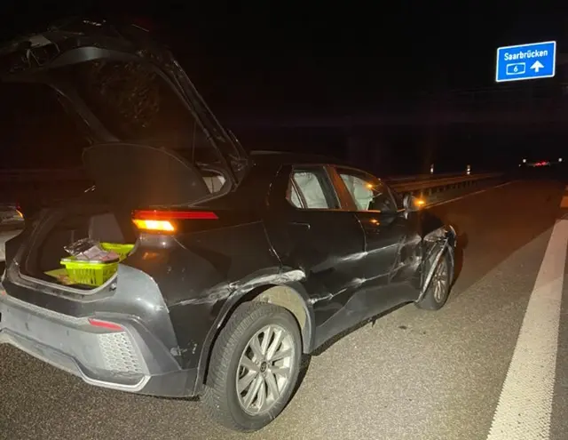 Auf der A6 bei Wattenheim kam eine Autofahrerin von der Fahrbahn ab und prallte gegen eine Leitplanke. Die Polizei stellte bei der Unfallaufnahme Alkoholeinfluss fest. | Foto: Polizeidirektion Neustadt/Weinstraße