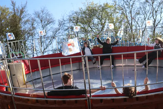 Die Bayern-Wippe sorgt ordentlich für Gaudi | Foto: Cornelia Bauer
