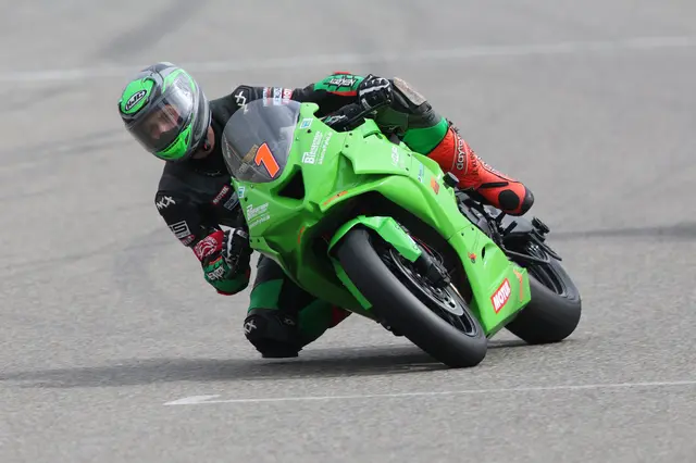Felix Klinck aus Ketsch auf der Kawasaki | Foto: Thomas Haas