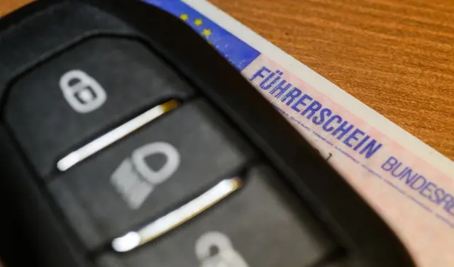 Der 20-Jährige musste seinen Führerschein abgeben. (Symbolbild) | Foto: Robert Michael/dpa